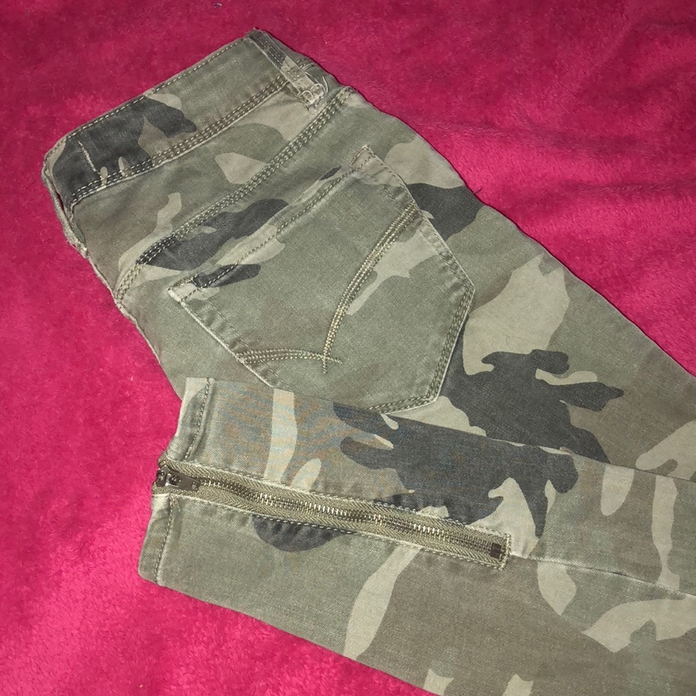 Camo BULLHEAD skinny jeans.
